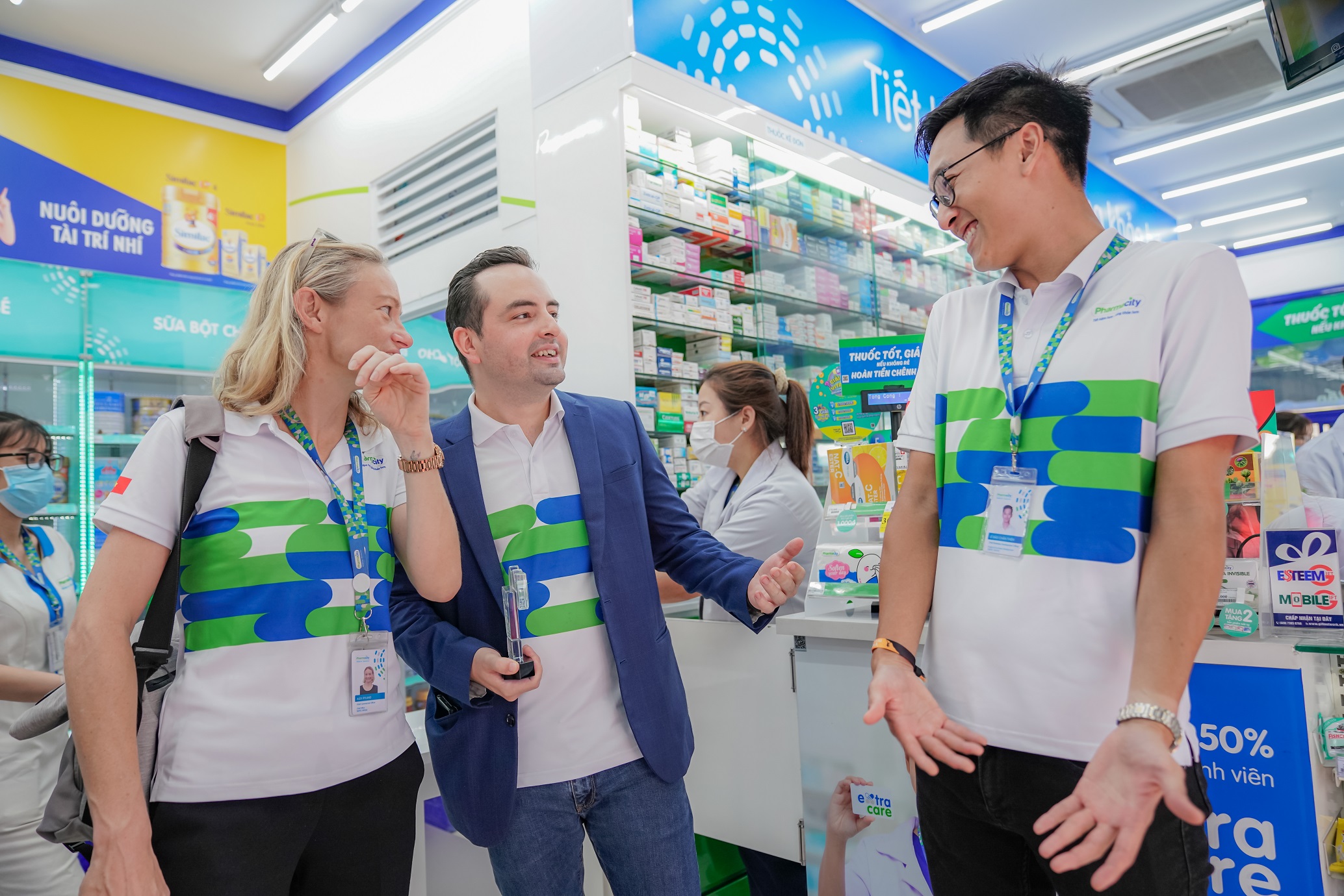 Pharmacity của ai? Ông Chris Blank (đồng sáng lập công ty cổ phần Pharmacity) và hai cộng sự