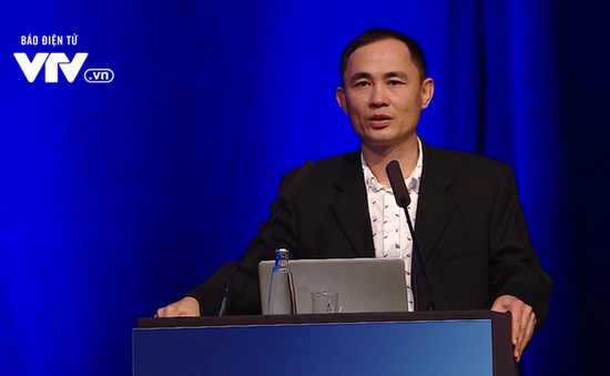 Tiến sĩ Nguyễn Hòa Anh – đại diện duy nhất của giới khoa học Việt Nam phát biểu công bố sản phẩm LiveSpo Global tại Hội thảo khoa học quốc tế IPC 2019